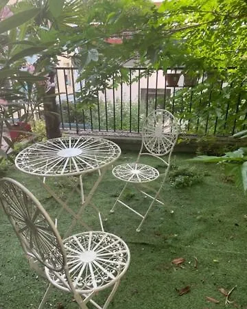 And Its Garden, * باريس