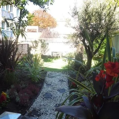 And Its Garden, Apartmán *
